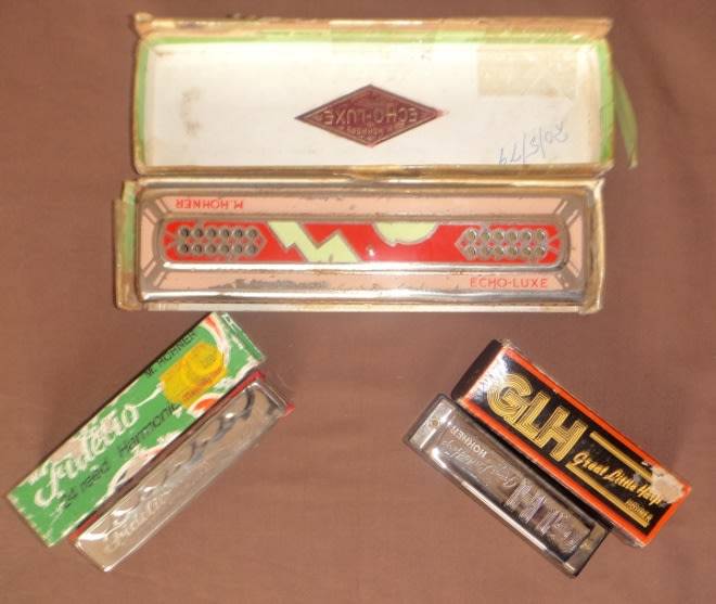 Woodwind & Harmonicas A lot of 13 Vintage Harmonicas was sold for